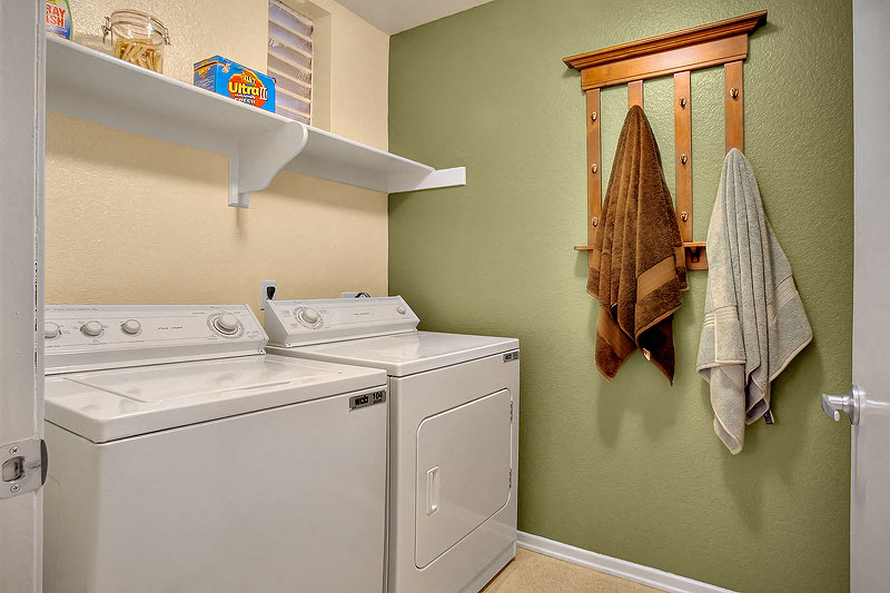 Oak Creek Apartments photo 4